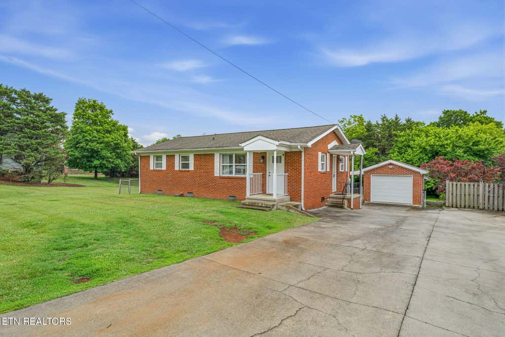 Photo of 707 W King St, Jefferson City, TN 37760 (MLS # 1340593)