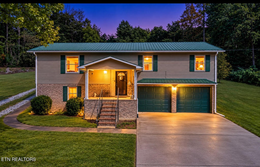 Photo of 106 Patrick Hill Hl, Oliver Springs, TN 37840 (MLS # 1356623)