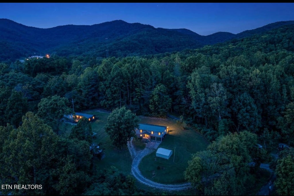 Photo of 106 Patrick Hill Hl, Oliver Springs, TN 37840 (MLS # 1356623)