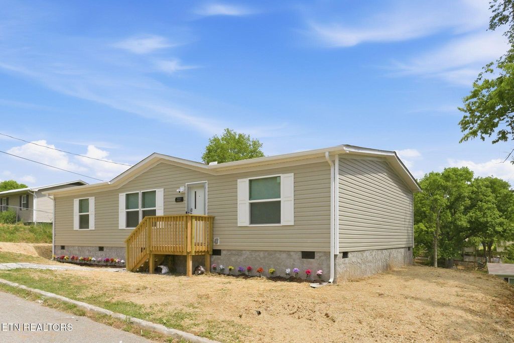 Photo of 222 NW Virginia Ave, Harriman, TN 37748 (MLS # 1338148)