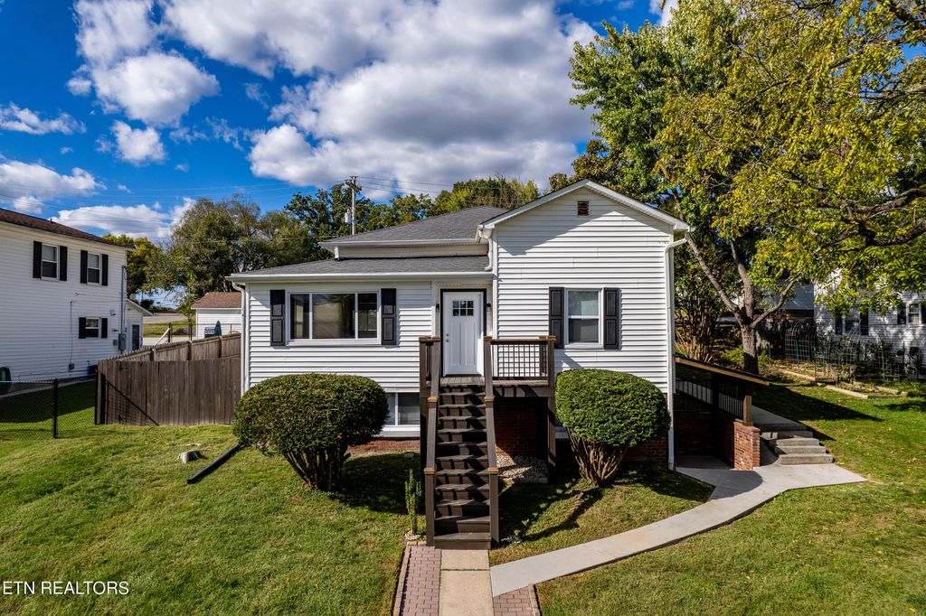 Photo of 839 Poplar St, Alcoa, TN 37701 (MLS # 1279756)