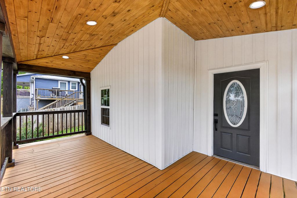 Photo of 205 E 1st Ave, Lenoir City, TN 37771 (MLS # 1339127)