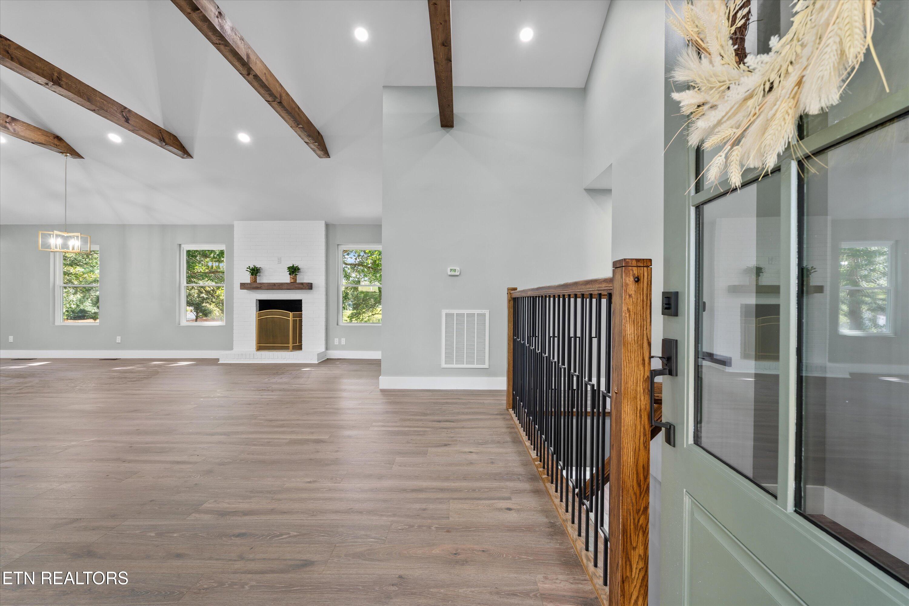 1939 Smoky View Circle