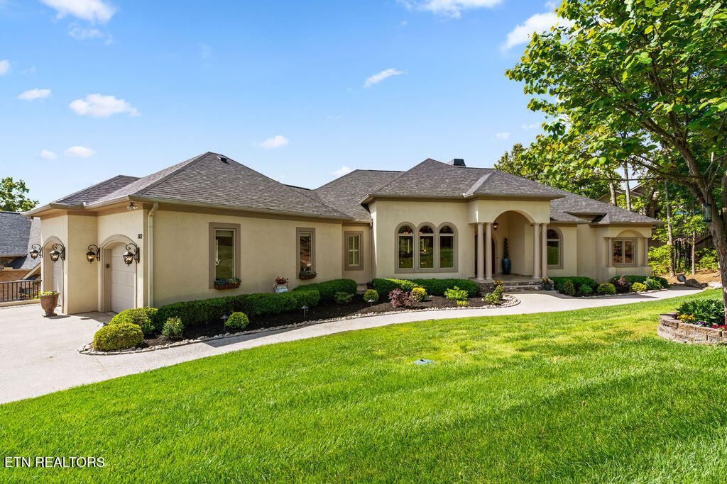 Photo of 302 Shawnee View, Loudon, TN 37774 (MLS # 1339593)