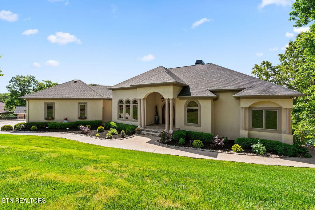Photo of 302 Shawnee View, Loudon, TN 37774 (MLS # 1339593)