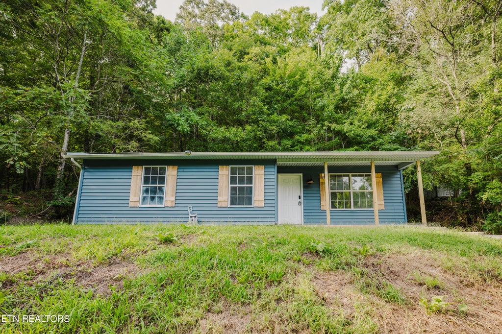 Photo of 146 Park Place, Harriman, TN 37748 (MLS # 1352142)