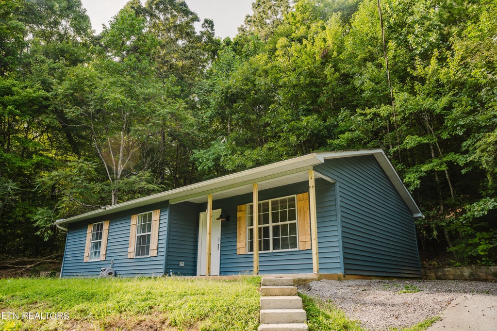 Photo of 146 Park Place, Harriman, TN 37748 (MLS # 1352142)