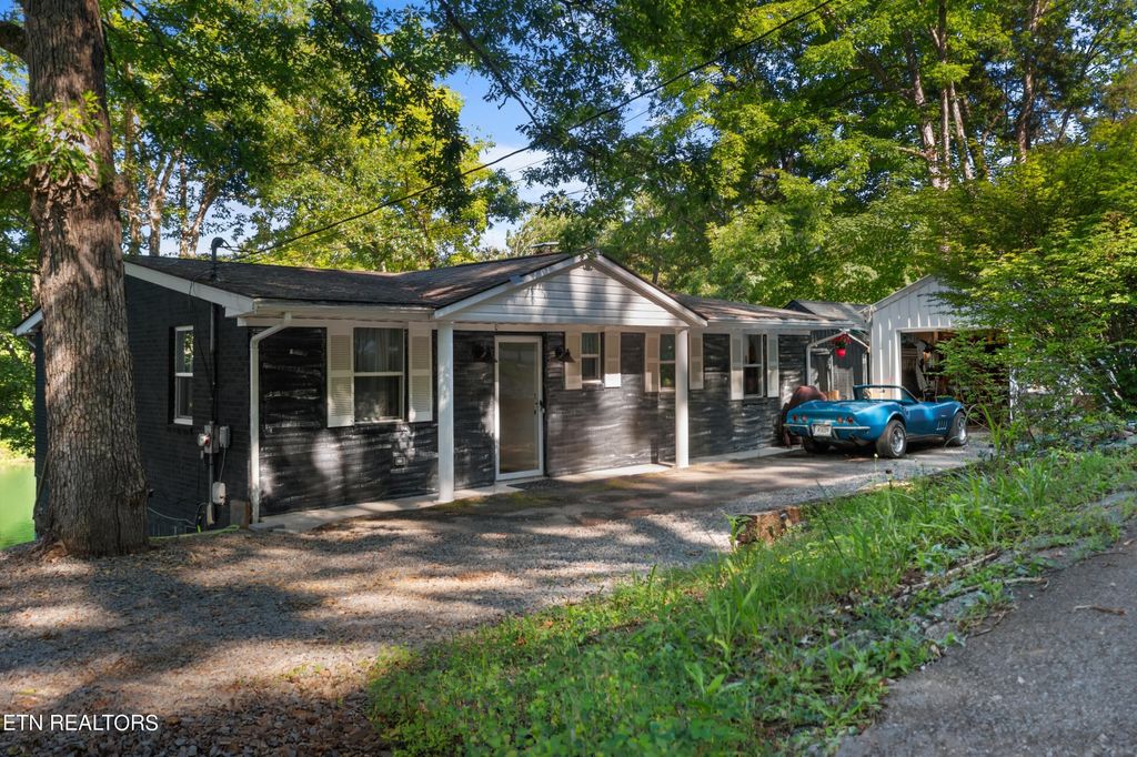 Photo of 496 Cape Norris Rd, New Tazewell, TN 37825 (MLS # 1266404)