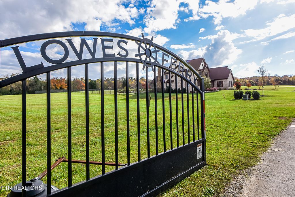 Photo of 3627 Promontory Point, Louisville, TN 37777 (MLS # 1329430)