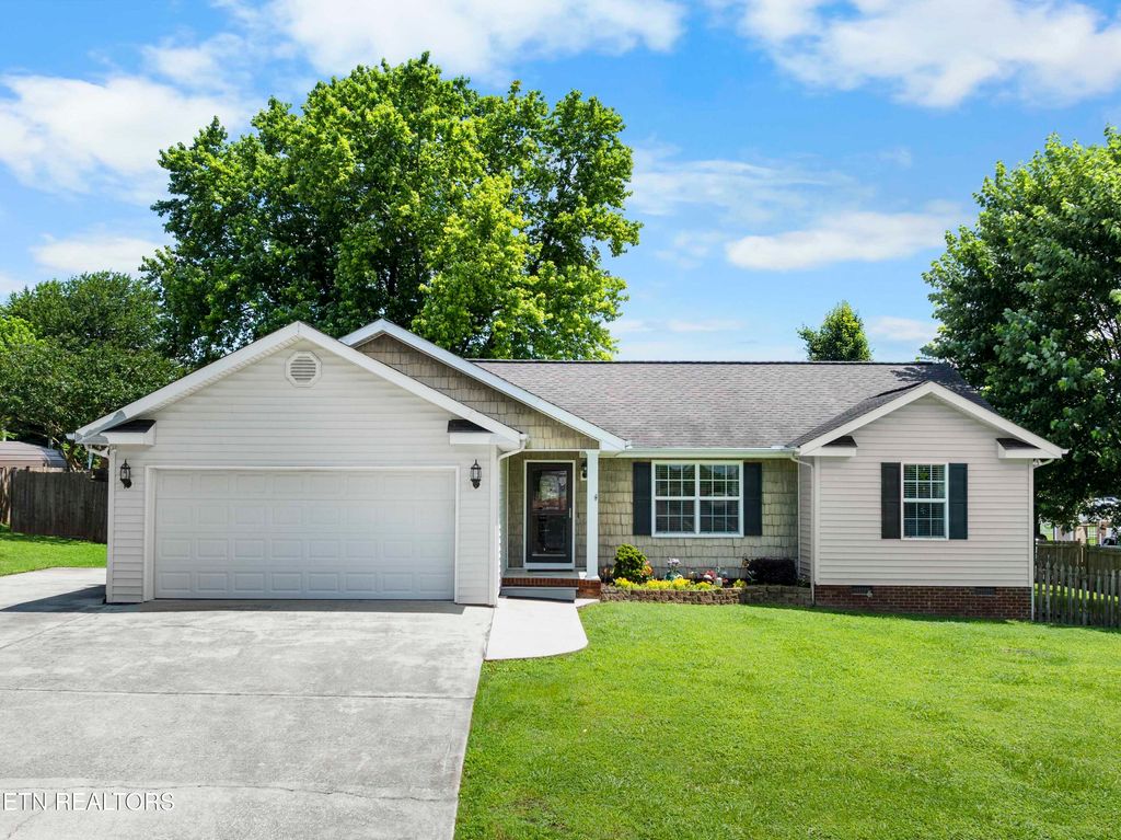 Photo of 327 S Fowler St, Clinton, TN 37716 (MLS # 1305370)