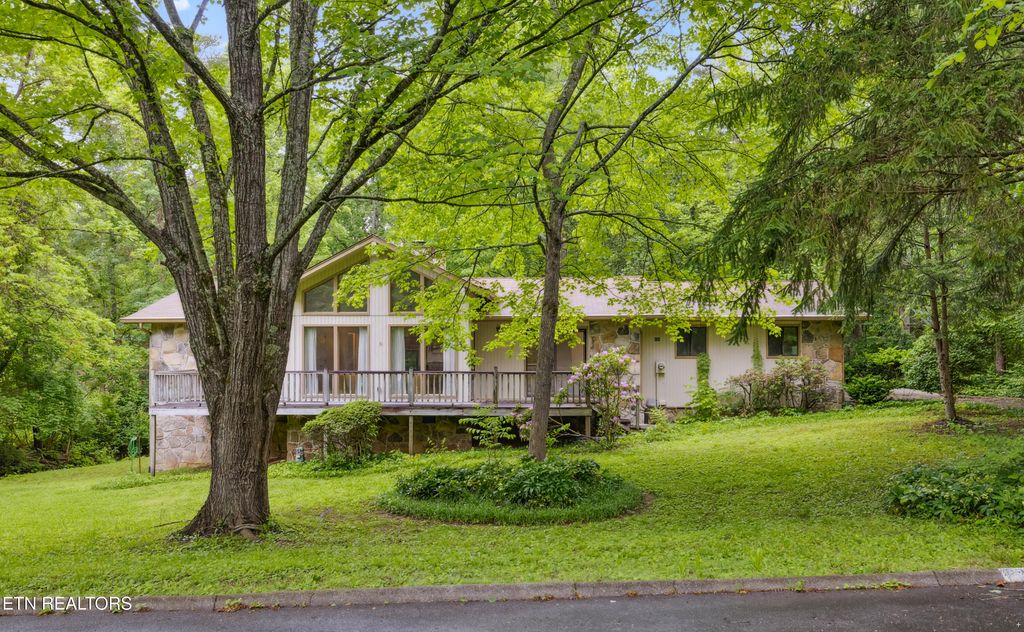 Photo of 131 Clifton Circle, Oak Ridge, TN 37830 (MLS # 1300119)