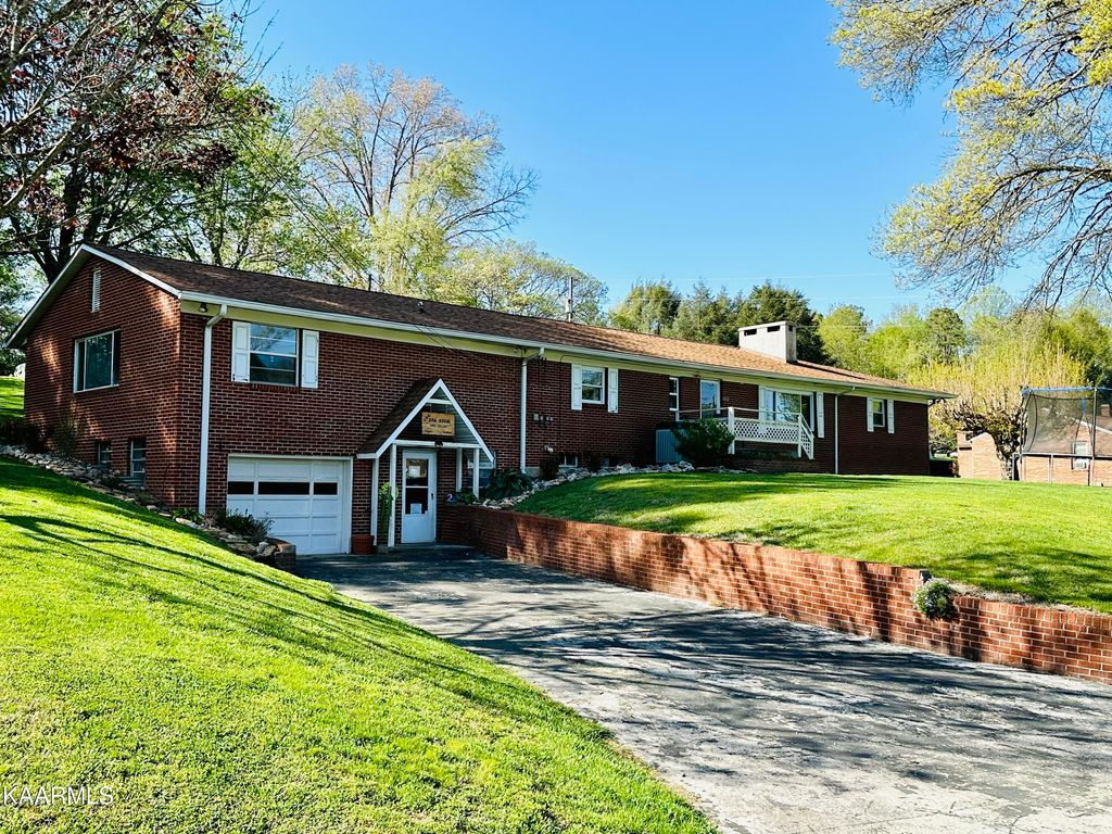 Photo of 1612 STONE St, Tazewell, TN 37879 (MLS # 1225095)