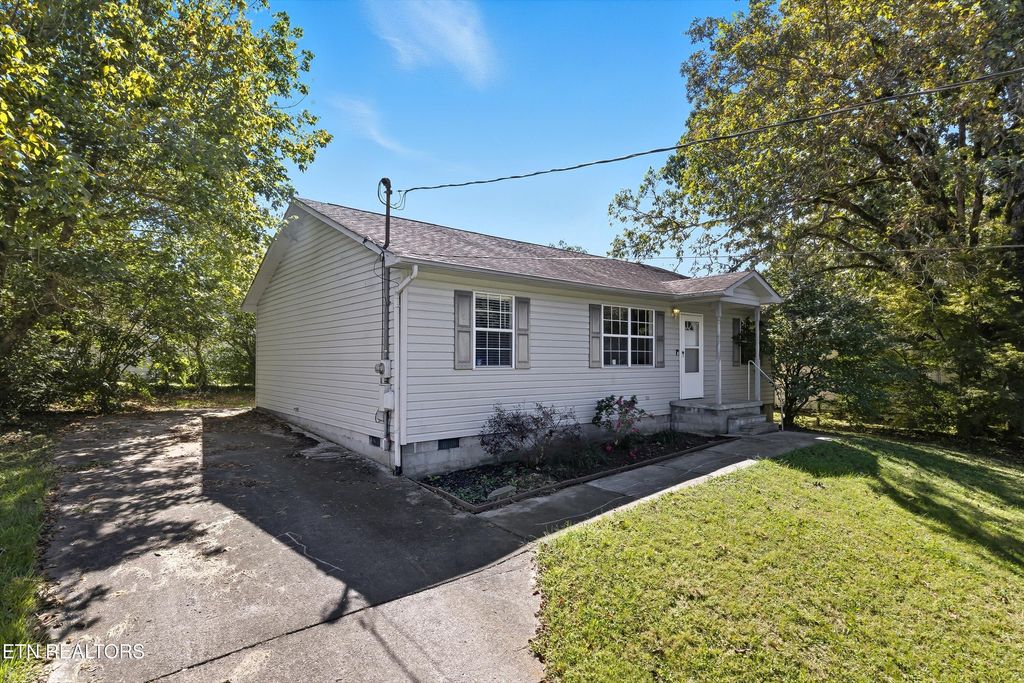 Photo of 143 Wellington Circle, Oak Ridge, TN 37830 (MLS # 1317500)