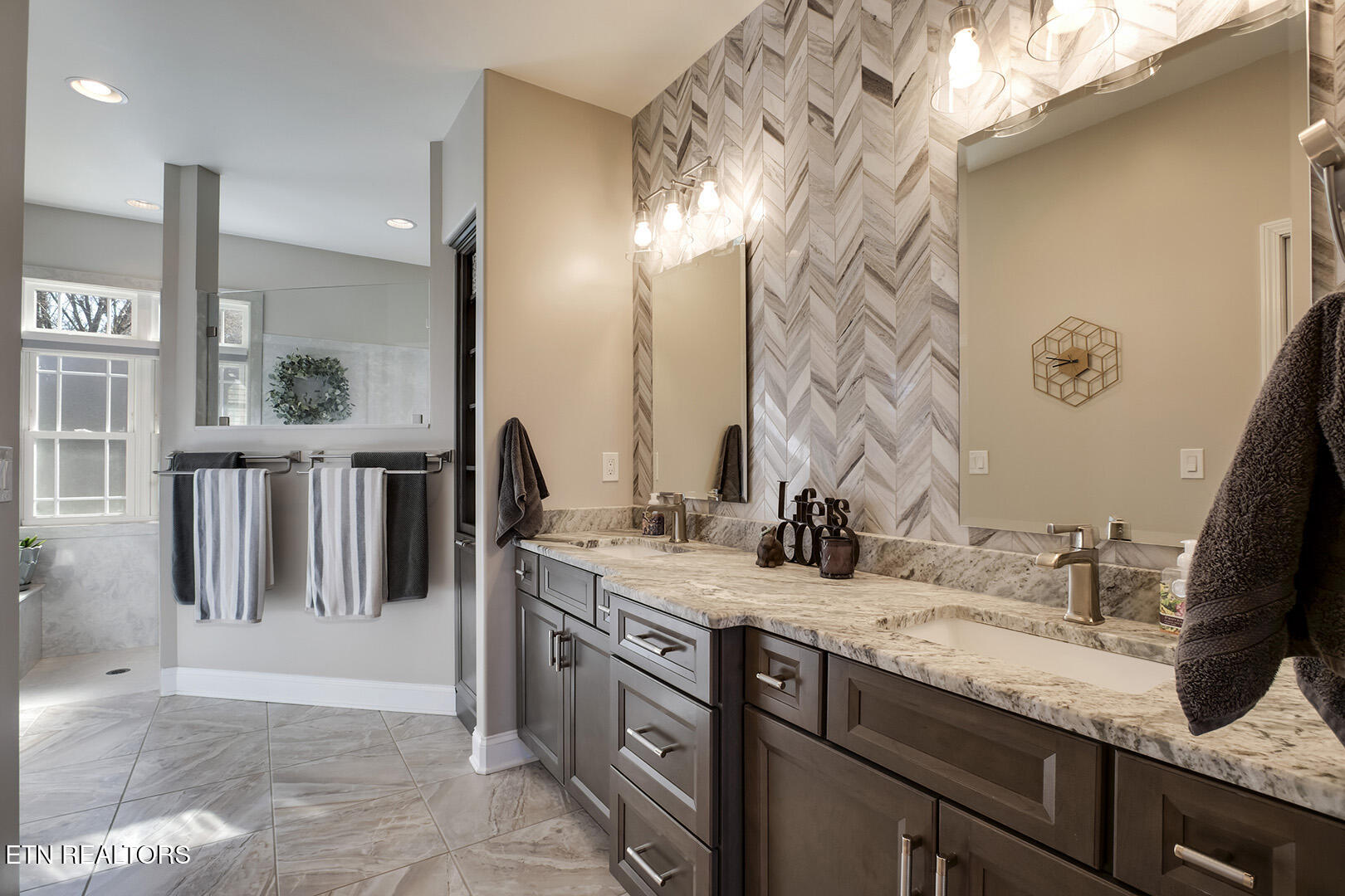 Loudon, Tennessee 37774, United States, 3 Bedrooms Bedrooms, ,2 BathroomsBathrooms,Residential,Pending,80749