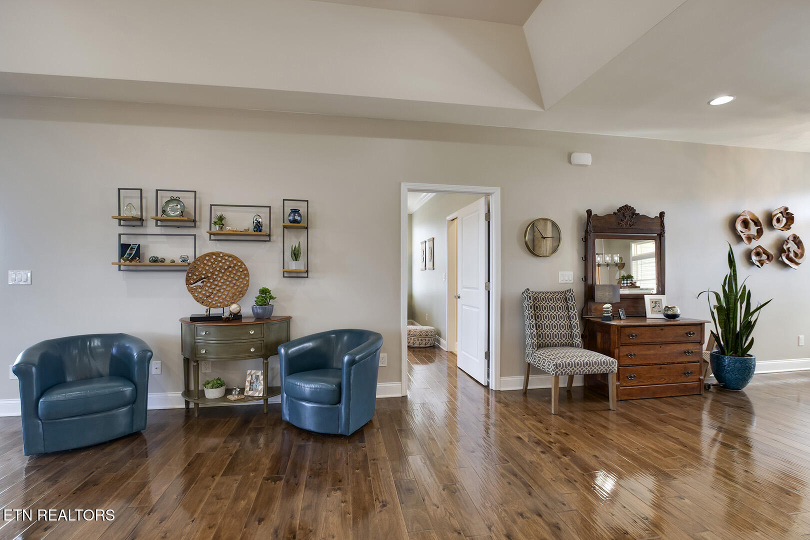 Loudon, Tennessee 37774, United States, 3 Bedrooms Bedrooms, ,2 BathroomsBathrooms,Residential,Pending,80749