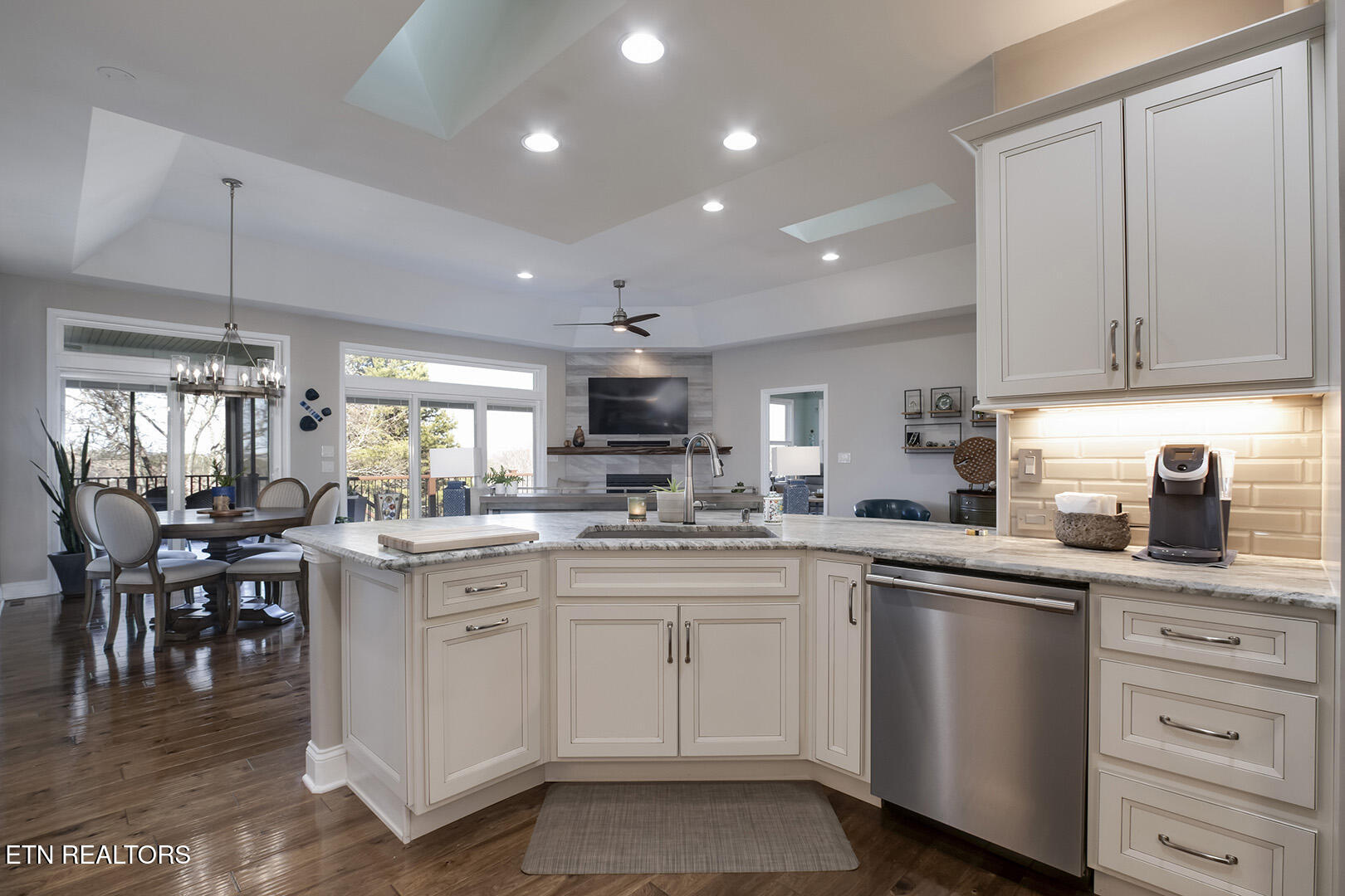 Loudon, Tennessee 37774, United States, 3 Bedrooms Bedrooms, ,2 BathroomsBathrooms,Residential,Pending,80749