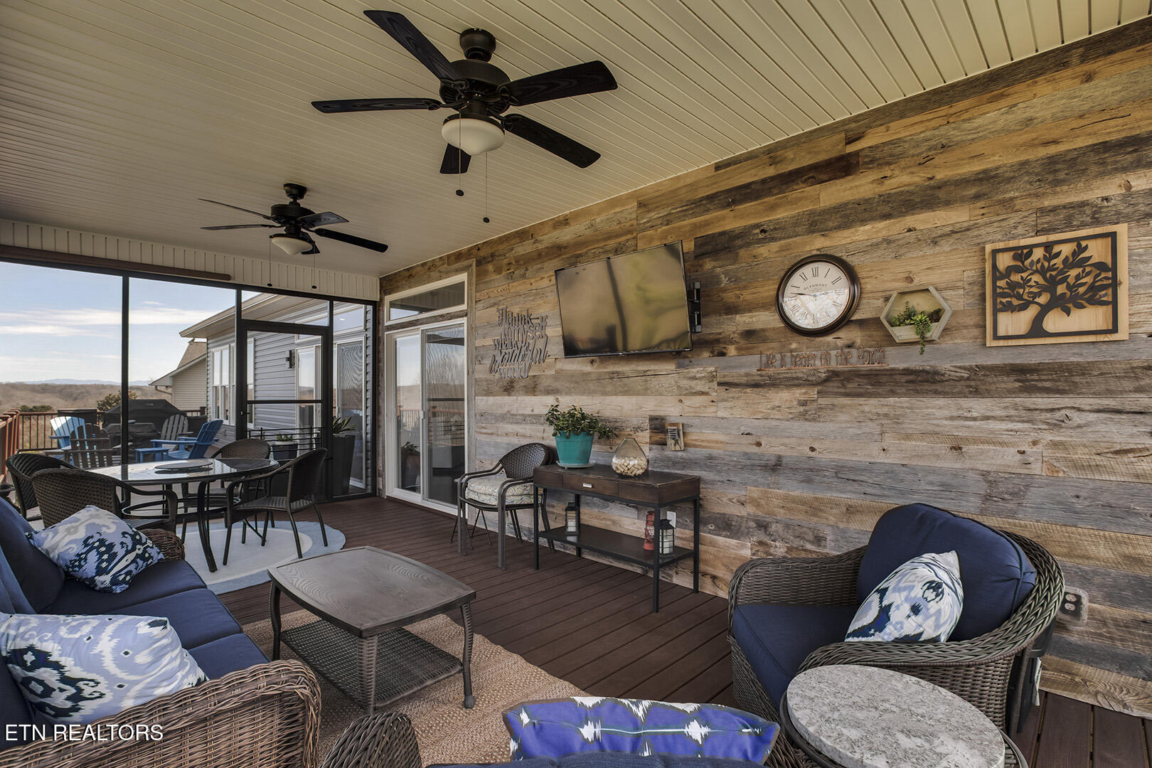 Loudon, Tennessee 37774, United States, 3 Bedrooms Bedrooms, ,2 BathroomsBathrooms,Residential,Pending,80749