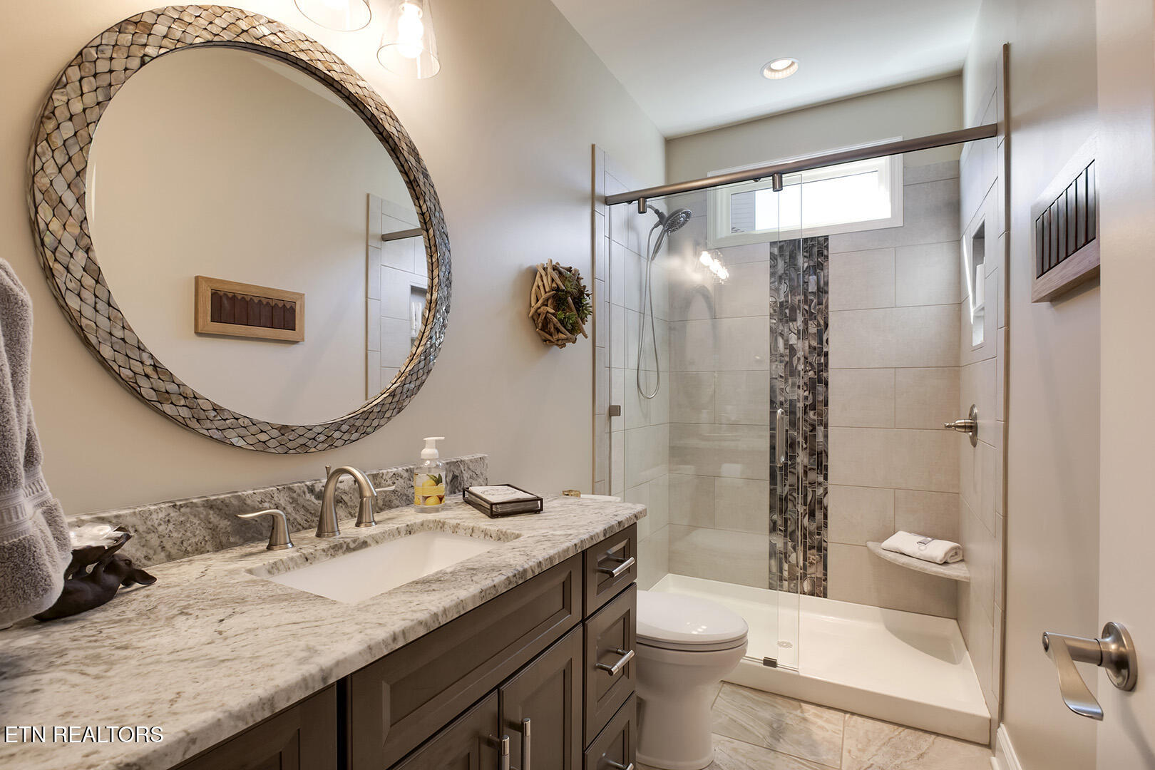 Loudon, Tennessee 37774, United States, 3 Bedrooms Bedrooms, ,2 BathroomsBathrooms,Residential,Pending,80749