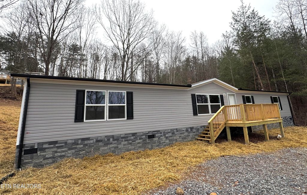 Photo of 1053 Arrowhead Drive, Newport, TN 37821 (MLS # 1321348)