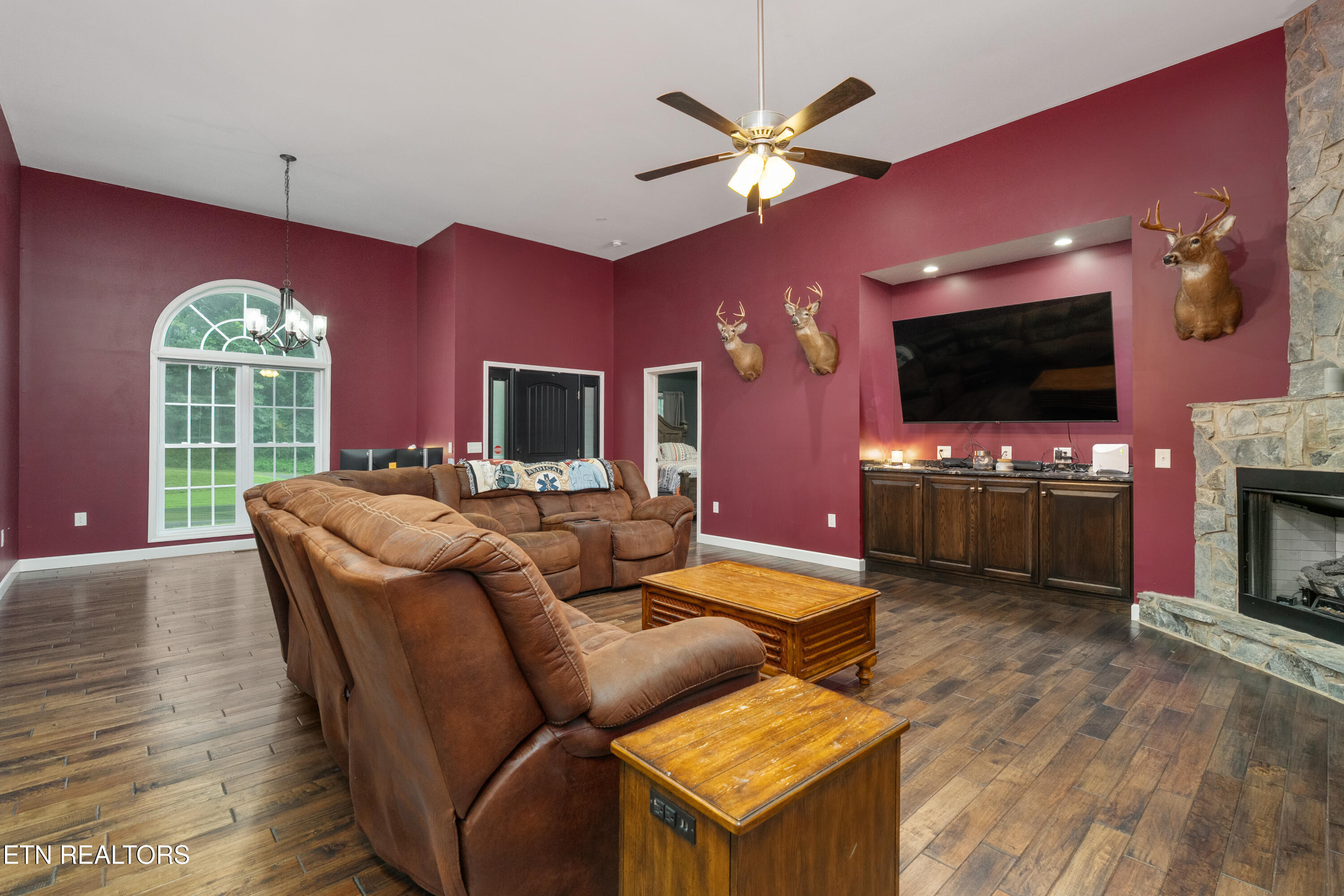 1161 Laurel Way