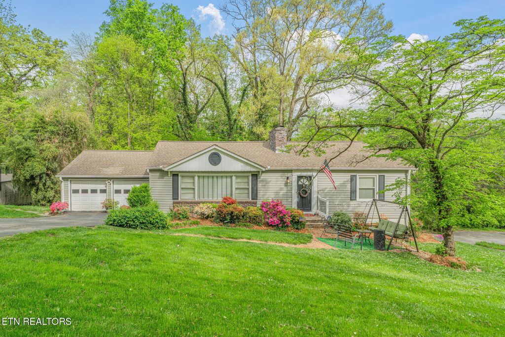 Photo of 5525 Crestwood Drive, Knoxville, TN 37914 (MLS # 1336784)