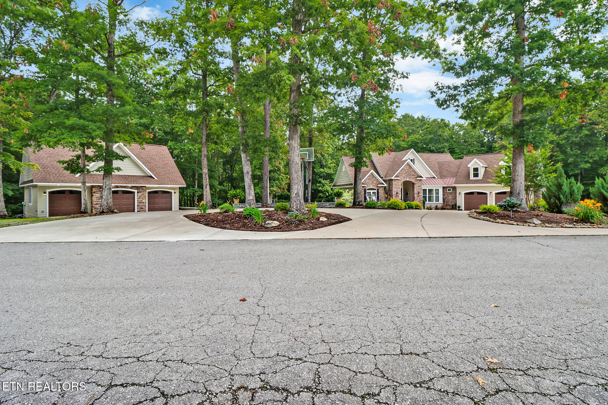 265 Falling Leaf Rd