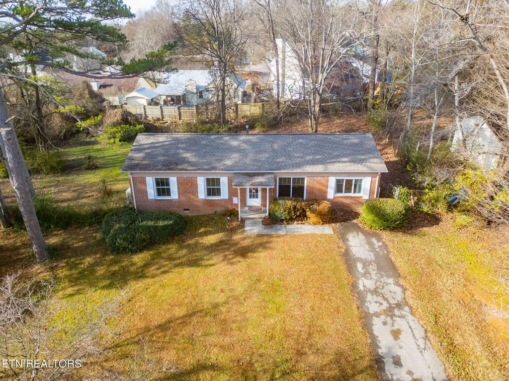 Photo of 2229 Quail Hollow Rd, Knoxville, TN 37923 (MLS # 1323316)