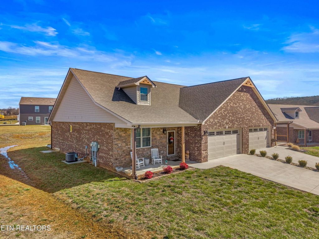 Photo of 3040 Villas Creekside Drive, Dandridge, TN 37725 (MLS # 1331583)