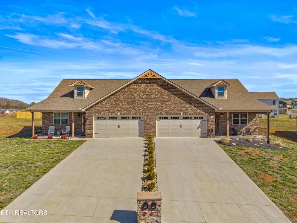 Photo of 3040 Villas Creekside Drive, Dandridge, TN 37725 (MLS # 1331583)