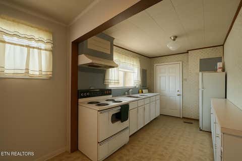 Tiny photo for 100 Church St, Loudon, TN 37774 (MLS # 1348115)