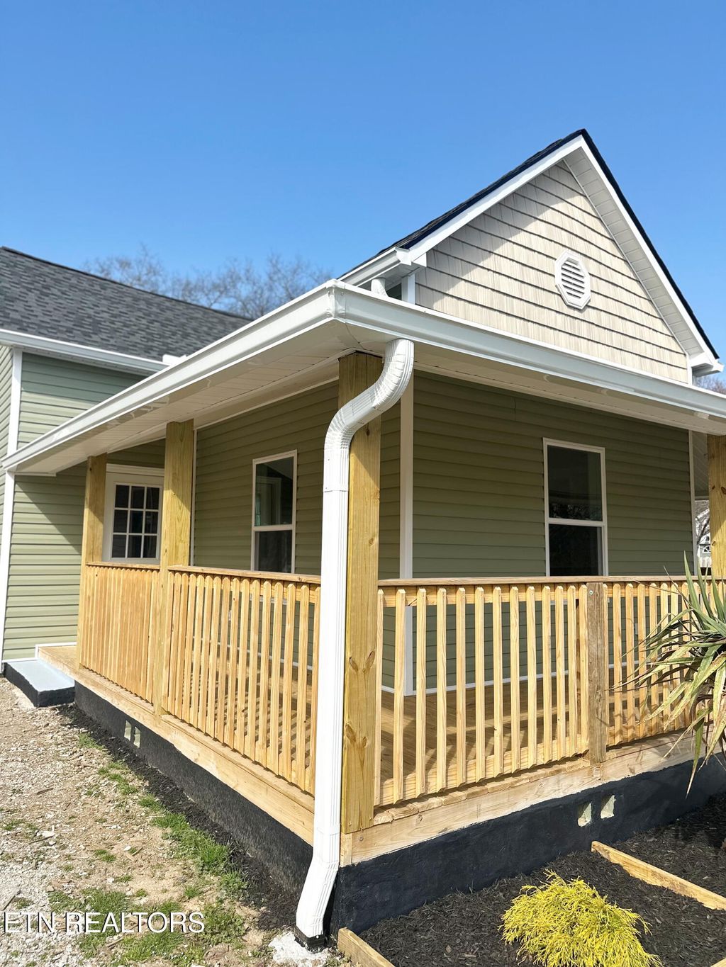 Photo of 521 Henderson St, Harriman, TN 37748 (MLS # 1296470)