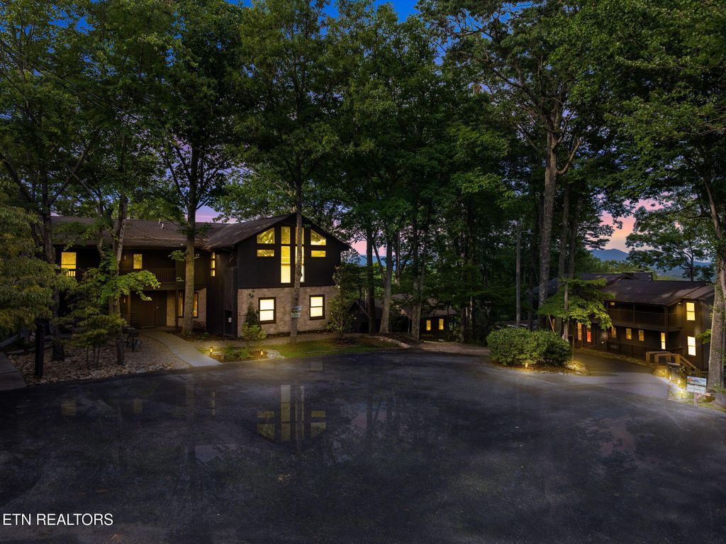 Photo of 1120 Tanrac Tr, Gatlinburg, TN 37738 (MLS # 1329987)