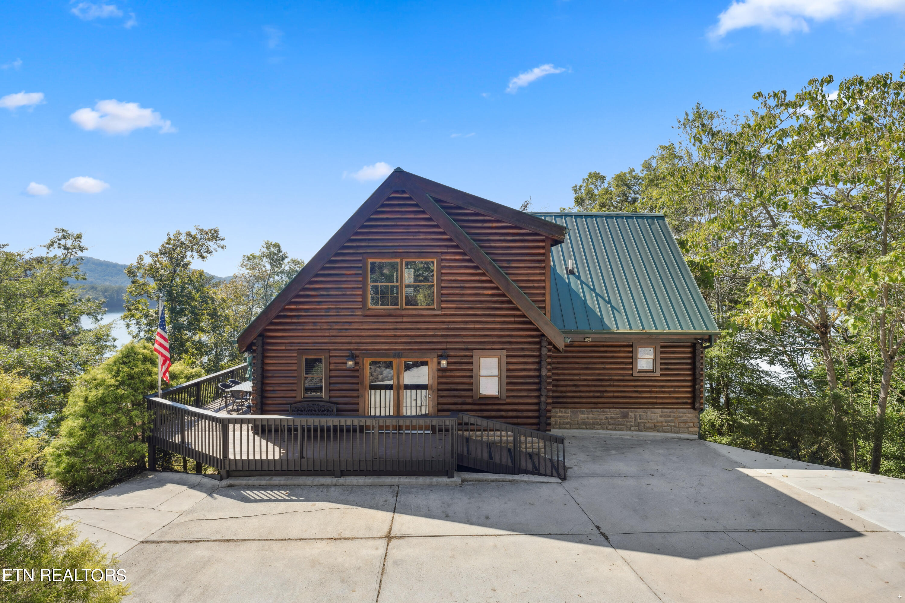 881 Lakeview Drive