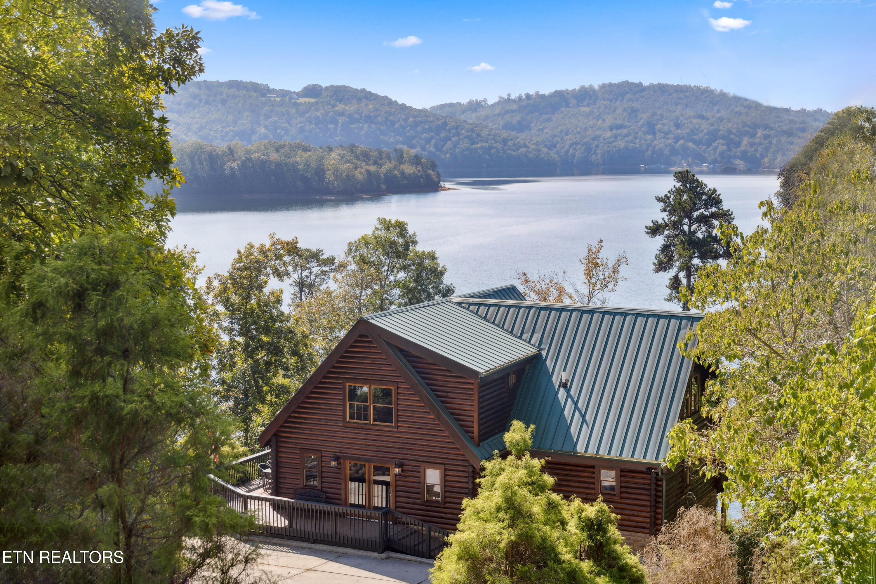 881 Lakeview Drive
