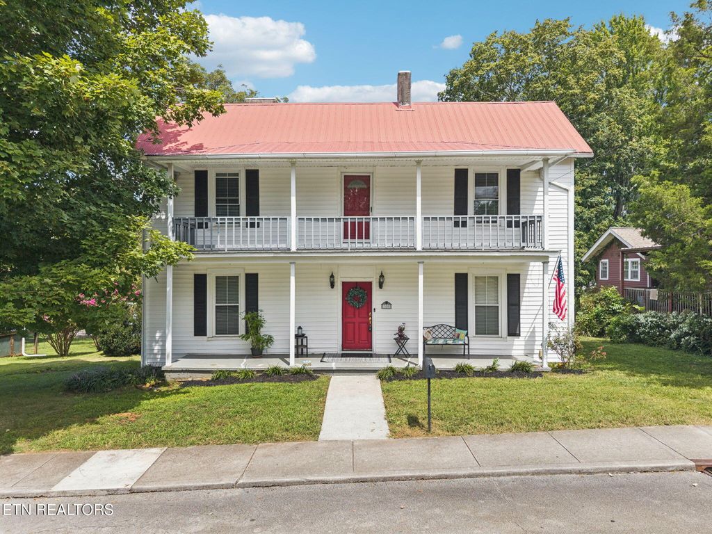 Photo of 308 Mccaslin Ave, Sweetwater, TN 37874 (MLS # 1313650)