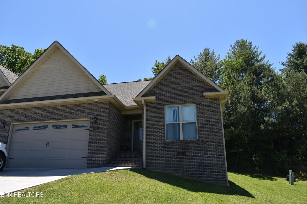 Photo of 420 Cromwell St, Harrogate, TN 37752 (MLS # 1340139)