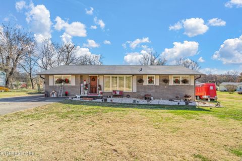 Photo of 500 Crestview Drive, Lenoir City, TN 37772 (MLS # 1322310)