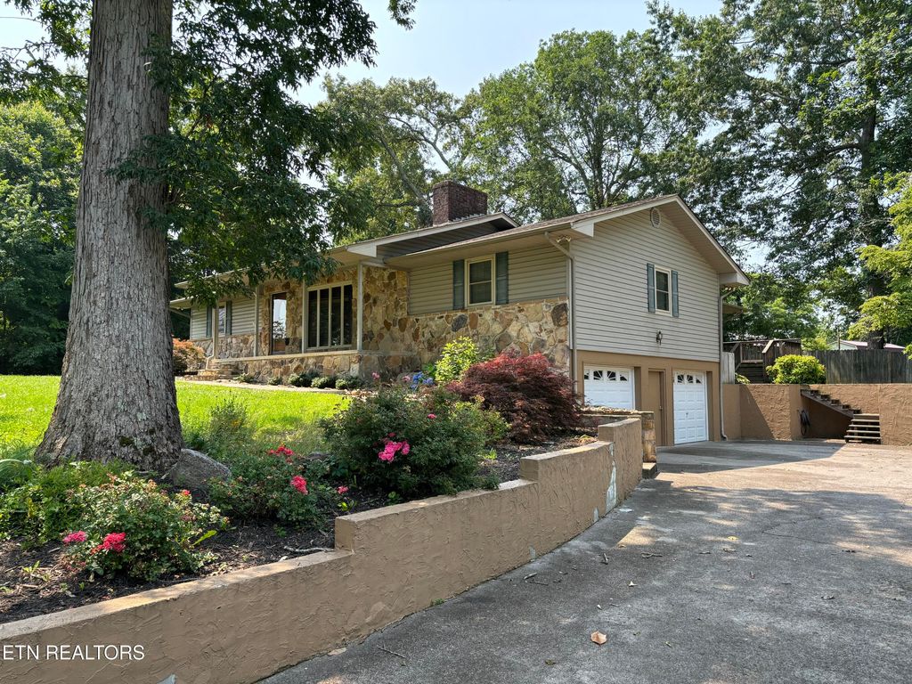 Photo of 111 Tango Drive Drive, Madisonville, TN 37354 (MLS # 1303226)