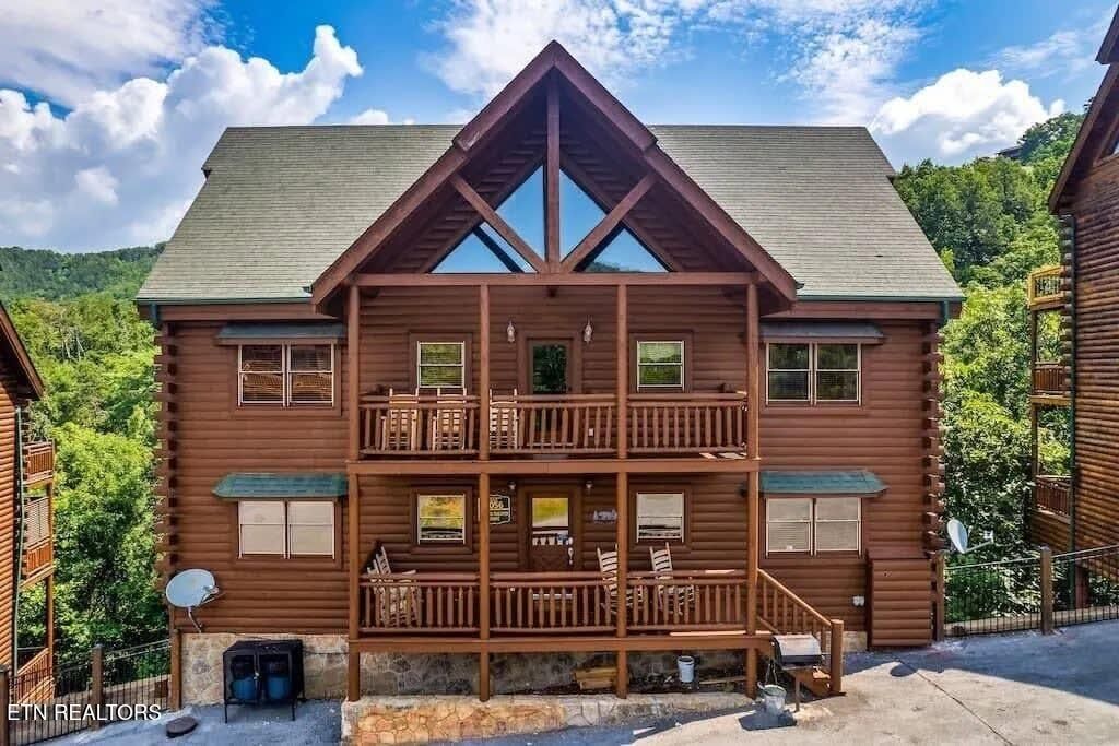 Photo of 1056 Black Bear Cub Way, Sevierville, TN 37862 (MLS # 1332213)