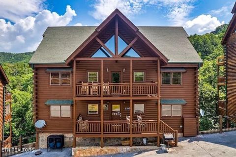 Photo of 1056 Black Bear Cub Way, Sevierville, TN 37862 (MLS # 1332213)