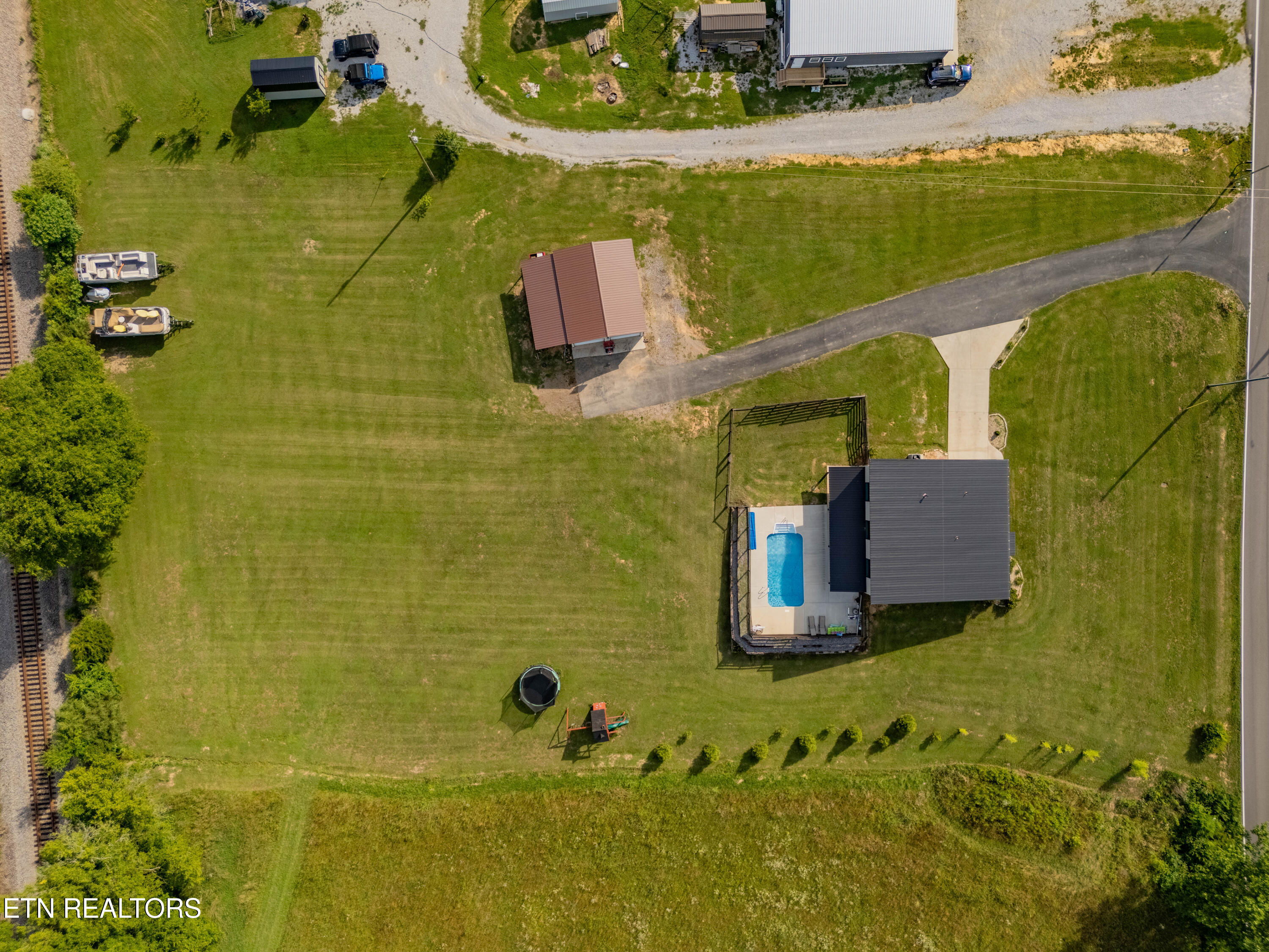 1352 Dutch Valley Rd