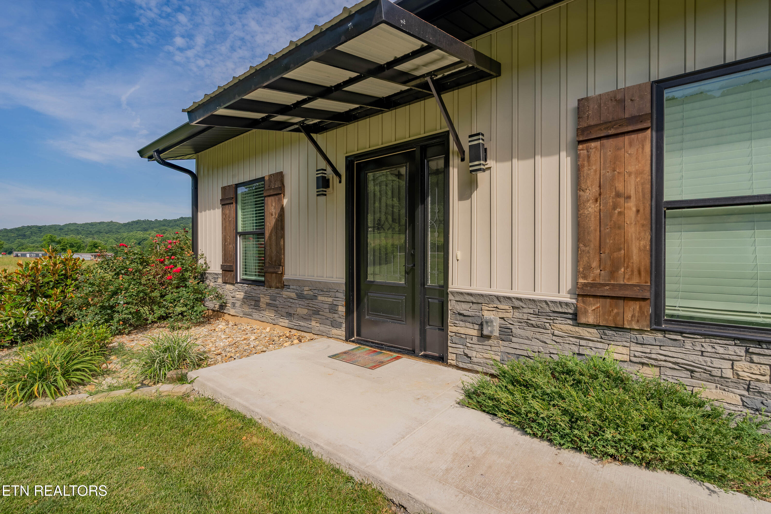 1352 Dutch Valley Rd