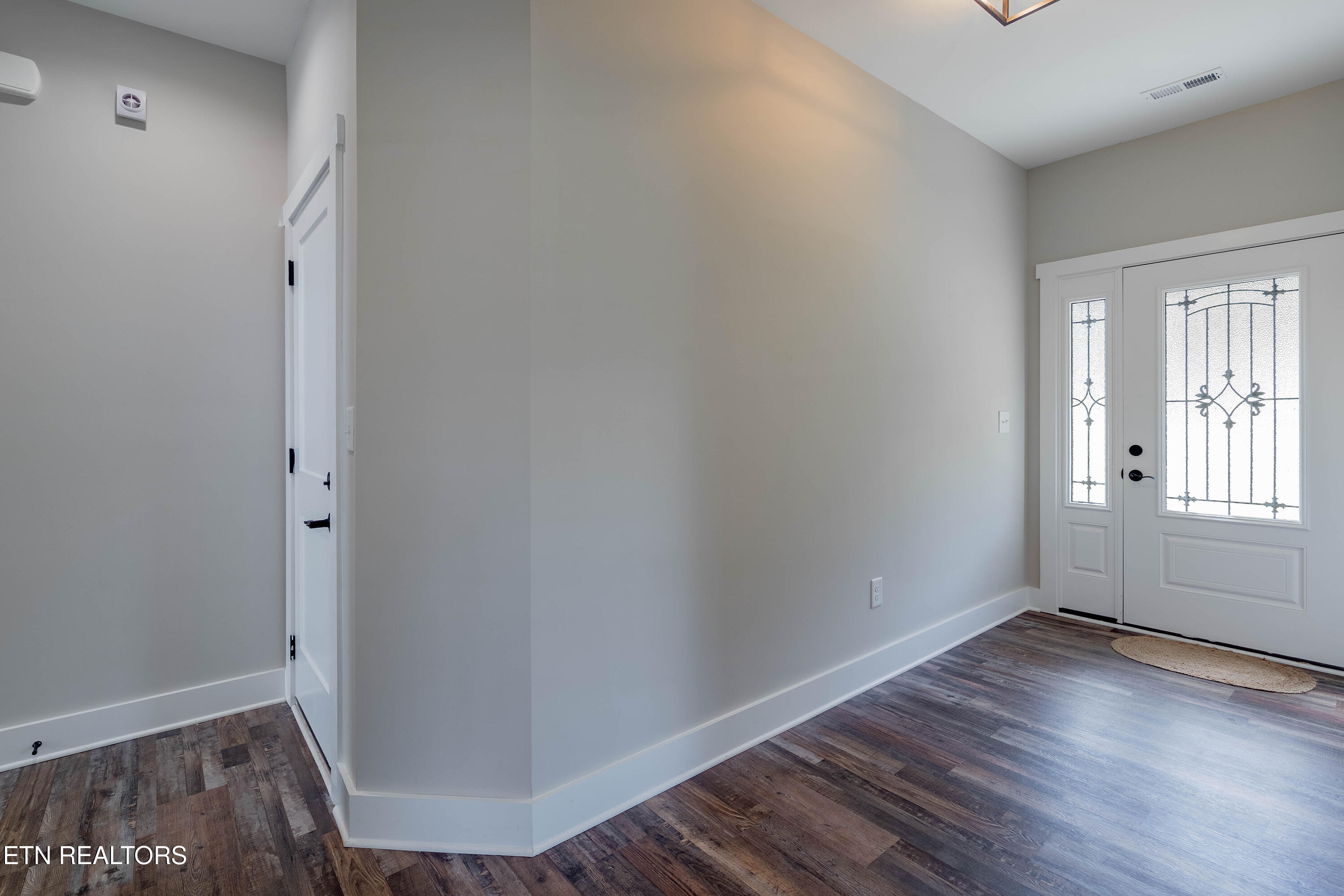 1352 Dutch Valley Rd