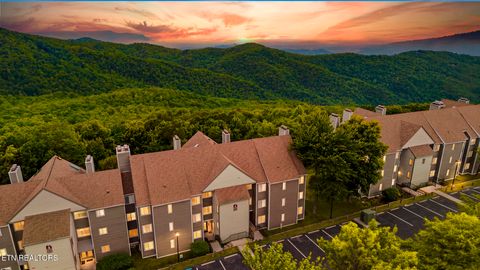 Photo of 1260 Ski View Drive #4108, Gatlinburg, TN 37738 (MLS # 1341705)