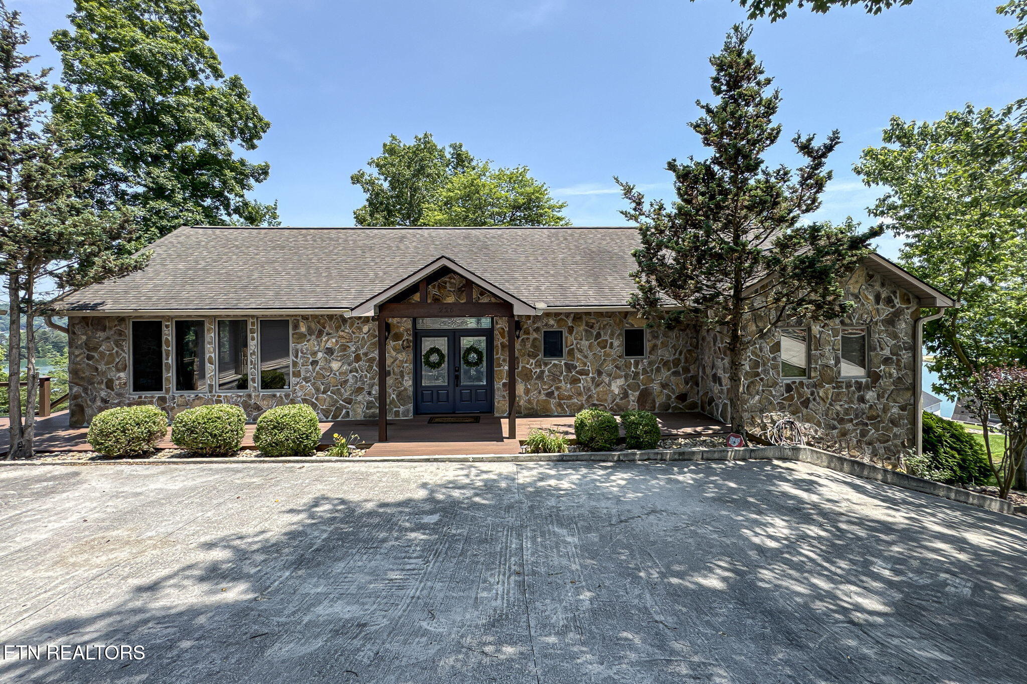 226 Mountain Crest Drive
