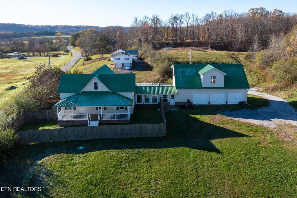 Photo of 886 Old Harriman Hwy Hwy, Oliver Springs, TN 37840 (MLS # 1270048)