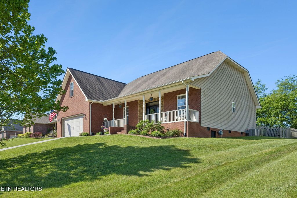 Photo of 941 Carter Springs Drive, Maryville, TN 37801 (MLS # 1339028)