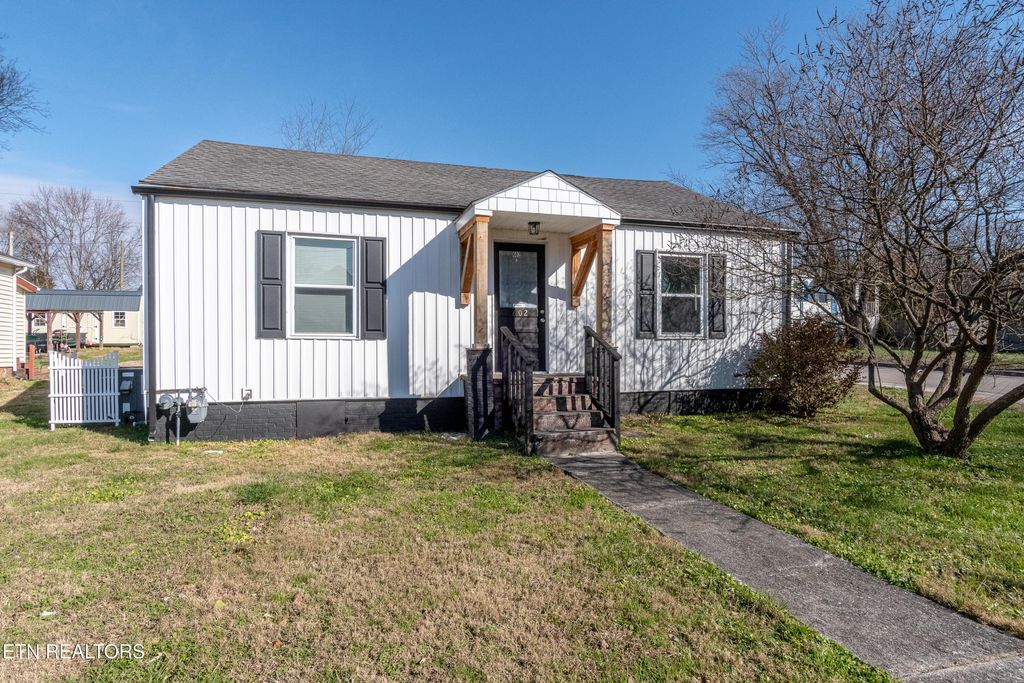 Photo of 602 Mcginley St, Maryville, TN 37804 (MLS # 1324087)