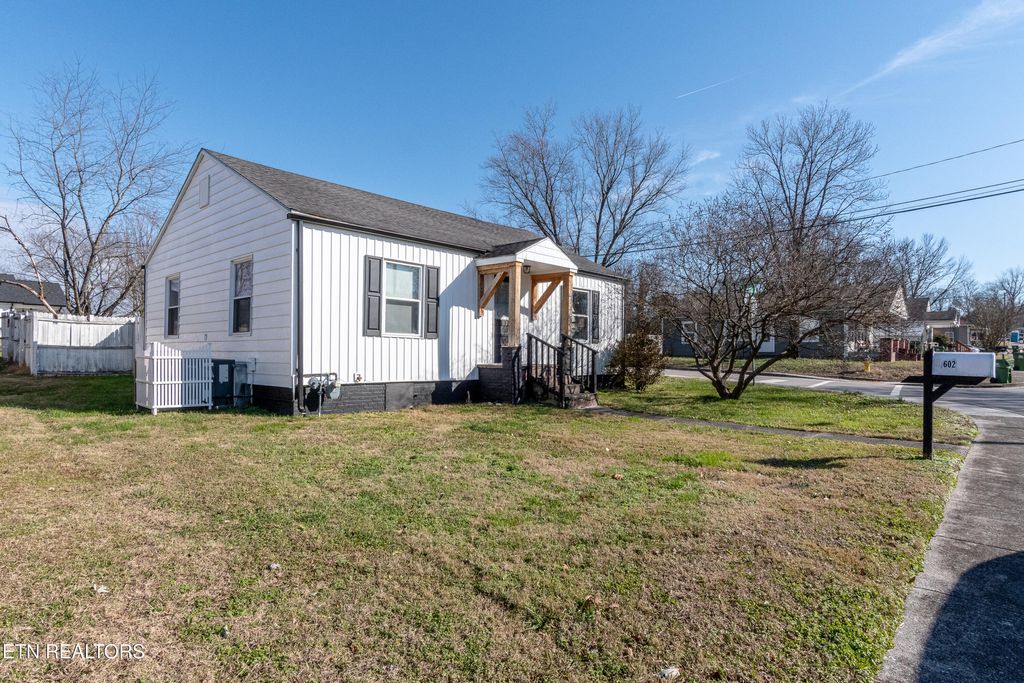 Photo of 602 Mcginley St, Maryville, TN 37804 (MLS # 1324087)