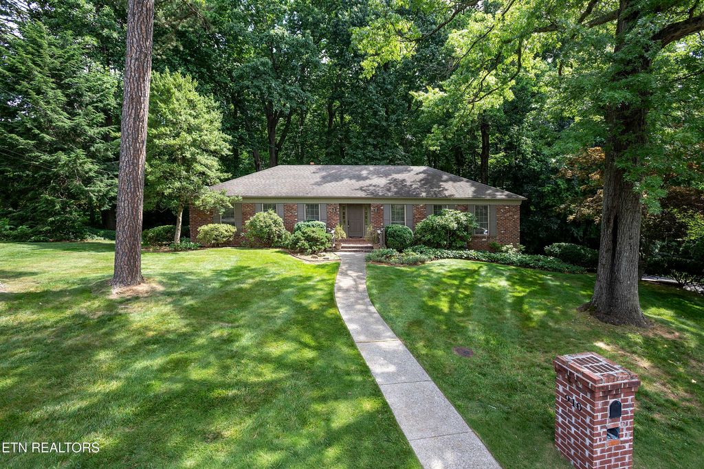 Photo of 910 Bathurst Rd, Knoxville, TN 37909 (MLS # 1345416)